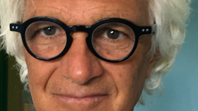 In un paziente edentulo la ricerca archeologica nella bocca richiede uno scavo complesso