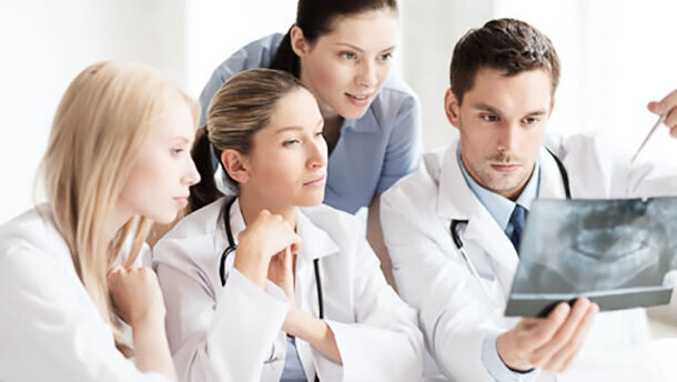 Ο Καθηγητής Dr.Med.dent Liviu Steier συζητά γιατί τα μεταπτυχιακά προγράμματα θα αλλάξουν τη μορφή της οδοντιατρικής εκπαίδευσης