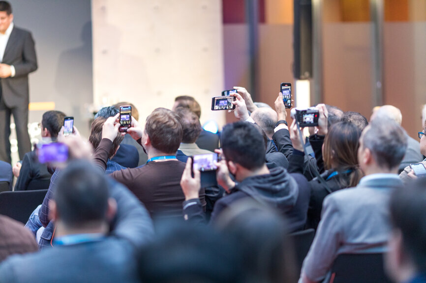 The attendees were called upon to share their experience on social media. (Image: Dentsply Sirona)