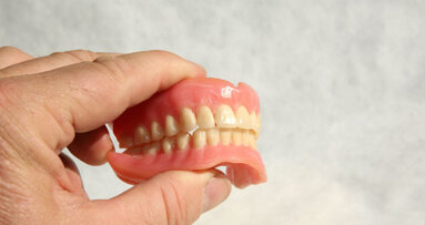 Η GlaxoSmithKline προειδοποιεί για τον ψευδάργυρο στις στερεωτικές κρέμες