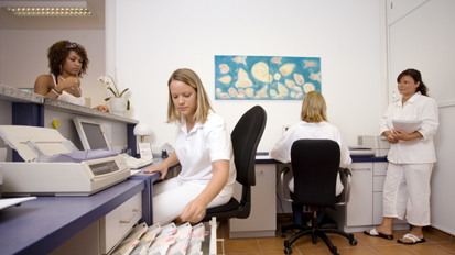 Umfrage: Patienten begrüßen kurze Wartezeiten beim Zahnarzt
