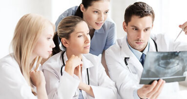 Ο Καθηγητής Dr.Med.dent Liviu Steier συζητά γιατί τα μεταπτυχιακά προγράμματα θα αλλάξουν τη μορφή της οδοντιατρικής εκπαίδευσης