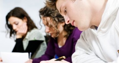 Tematici noi la examenul de specialist in endodontie, parodontologie si protetica dentara