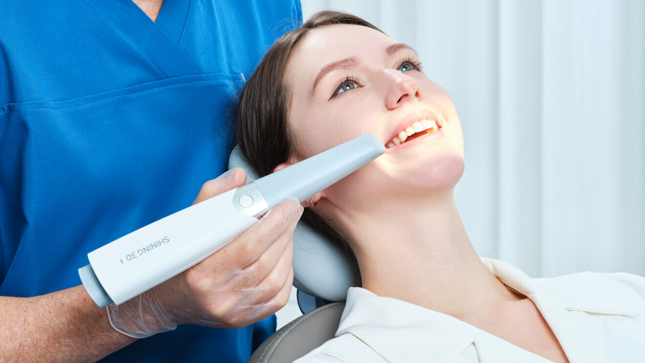 The Aoralscan 3 Wireless intra-oral scanner has built-in Wi-Fi 6 technology that enables a seamless scanning experience. (Image: SHINING 3D)