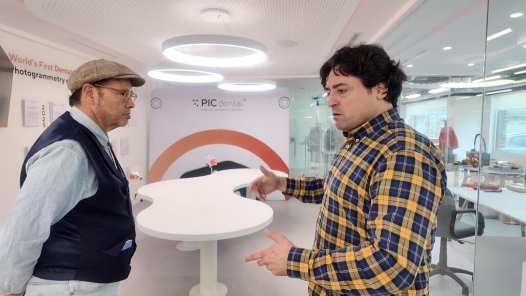 Video 2 entrevista con Adrián Hernández realizada en el centro de formación y showroom de la empresa.