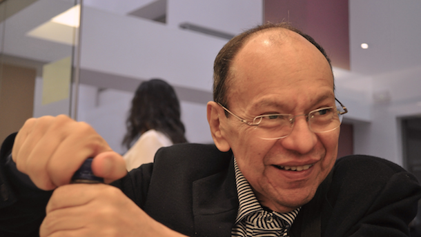 El Dr. Henostroza alaba la labor de la Sociedad Peruana de Prótesis Dental