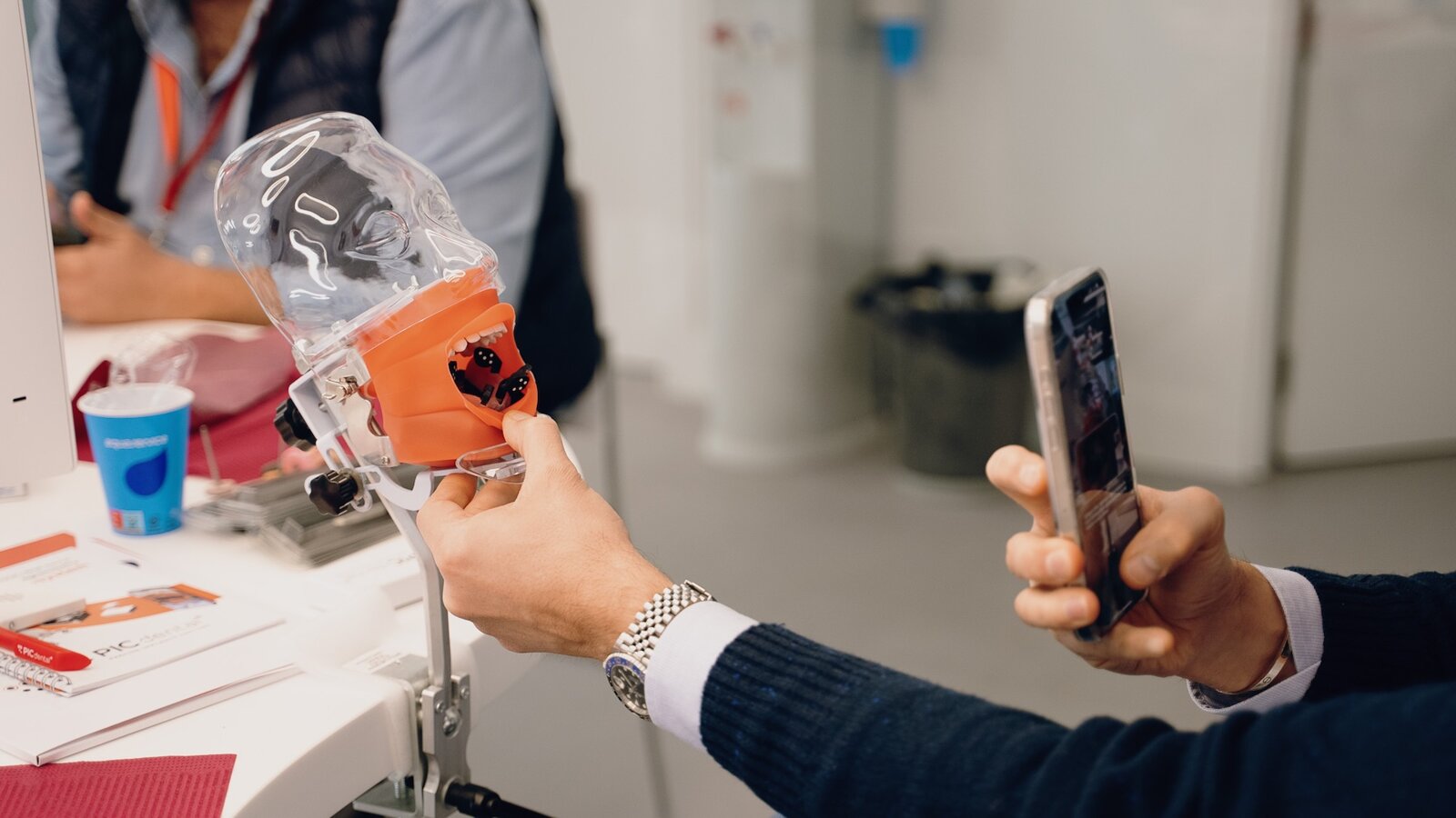 “El número de cámaras no determina la precisión de un escáner intraoral”