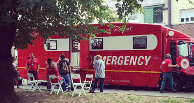 Dental Trey sostiene il Politruck di Emergency a Milano