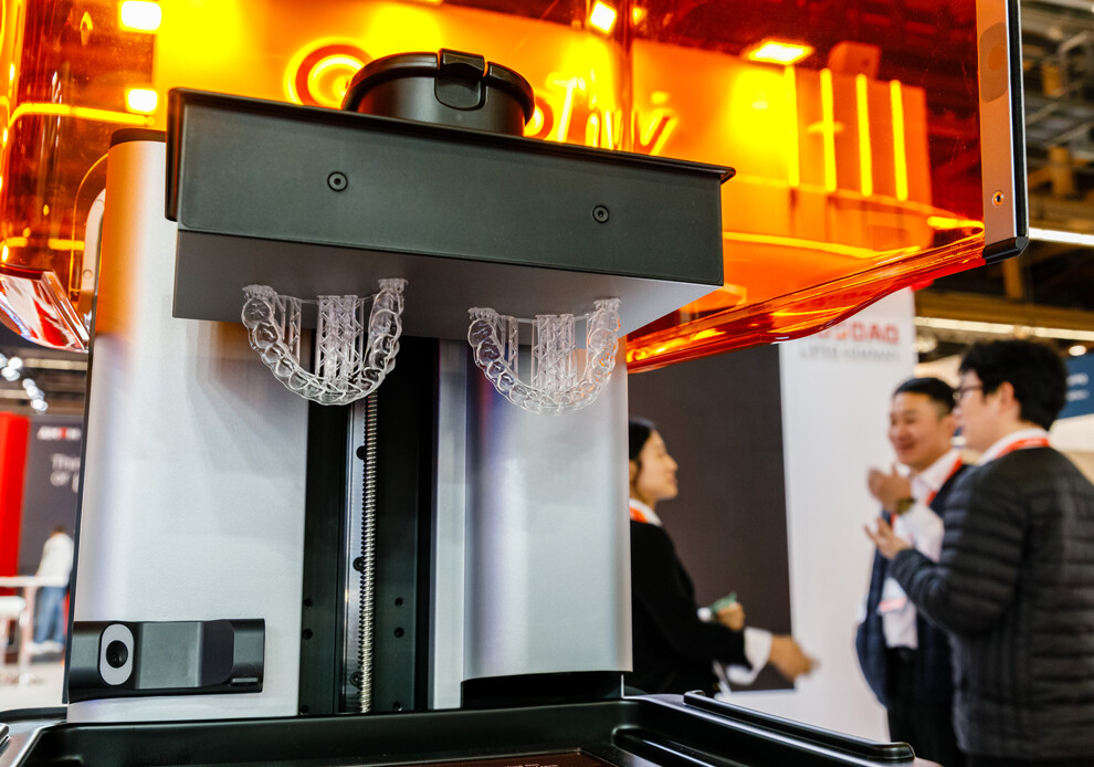 In 2025, more than 800 companies exhibited at Formnext. The event welcomed over 38,000 visitors. 