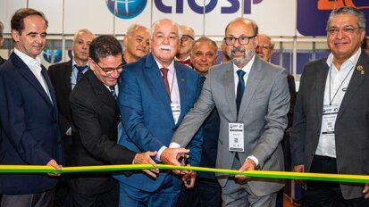 A abertura oficial da FIOSP (Feira Comercial do Congresso Internacional de Odontologia de São Paulo – CIOSP), ocorreu no dia 25 de janeiro, após o tradicional corte da fita, no Pavilhão Vermelho do Expo Center Norte.