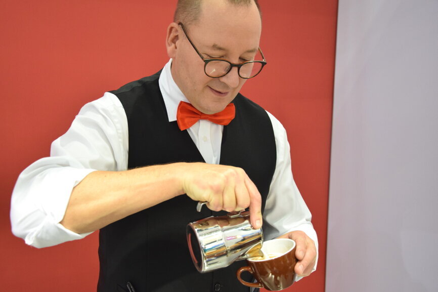 A barista and multiple waiters ensured the well-being of the Nobel Biocare press conference attendees. (Photograph: Monique Mehler, DTI)