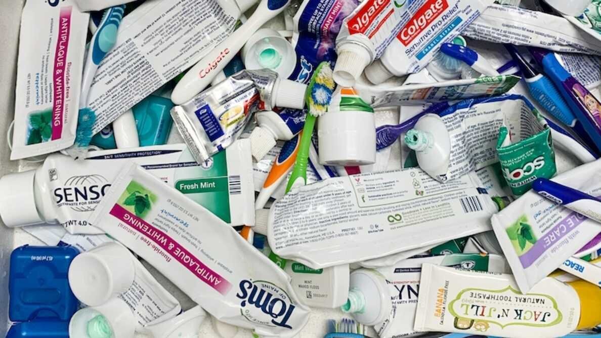 Trzysta milionów tubek pasty do zębów trafia na wysypisko