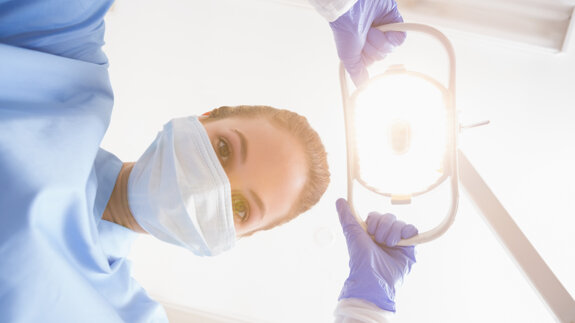 Luci odontoiatriche e rischio retinico: nuove evidenze da uno studio