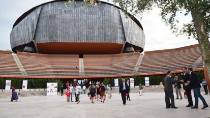 L’implantologo: un chirurgo professionista o un qualificato falegname?