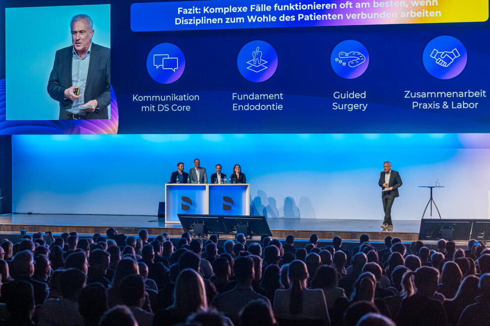 At DS World Germany in March, Felix Paul Wright (left) shared insights on connected dentistry in dental laboratories as part of a panel discussion moderated by Prof. Rainer Seemann (right), chief clinical officer at Dentsply Sirona.