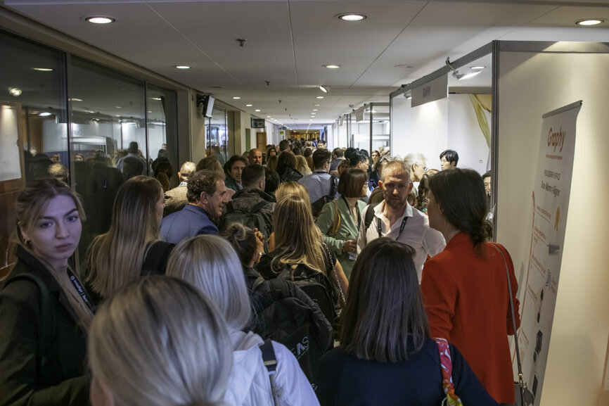 Attendees had many opportunities to visit the exhibitors' booths.  (Image: Mauro Calvone)