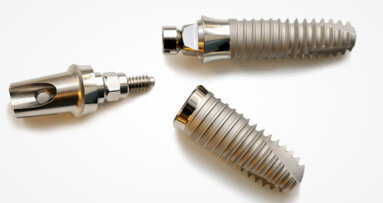 Review study compares machined and sandblasted dental implant surfaces