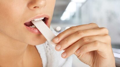 10.000 Jahre alte Kaugummis: Neuer Einblick in die Zahngesundheit 10.000 Jahre alte Kaugummis: Neuer Einblick in die Zahngesundheit