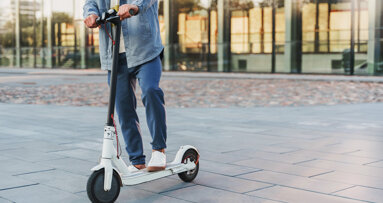 Immer mehr E-Scooter-Unfälle: DGMKG warnt vor schweren Gesichtsverletzungen