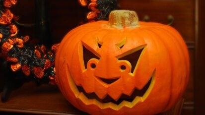 Tandarts koopt Halloweensnoep op