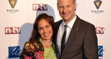 德国迪尔齿科公司荣获社会公益奖