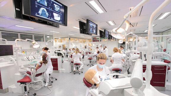 Zahnmedizinisches Simulationszentrum SINUZ eröffnet