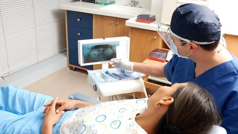 Columns over bijzondere ervaringen als tandarts gebundeld