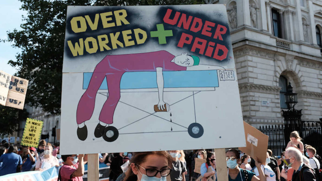 O Reino Unido poderia ter se saído melhor administrando o surto de COVID-19?