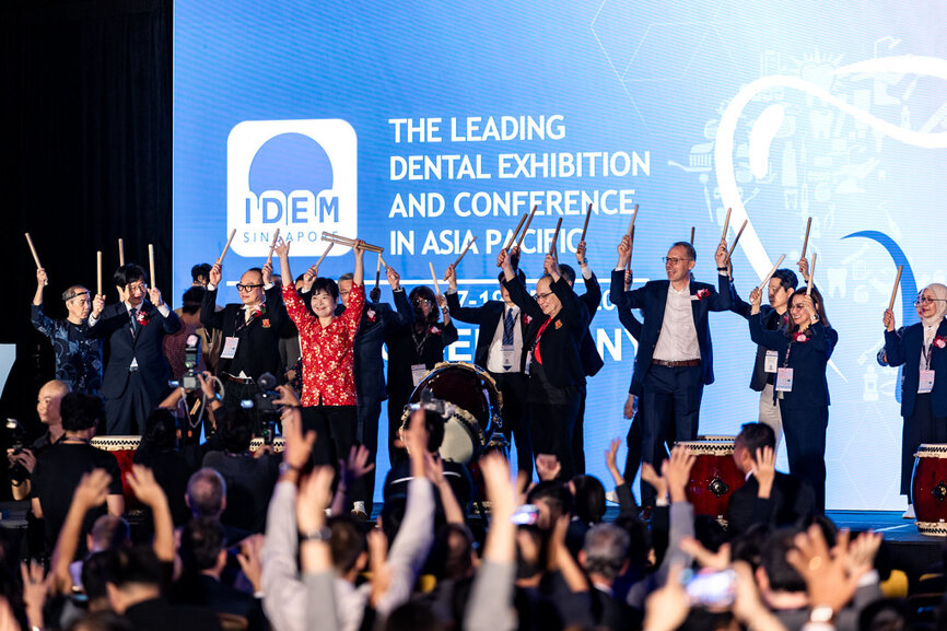 Representatives of Koelnmesse and the Singapore Dental Association officially opened IDEM Singapore 2026 on 17 April. (Image: Koelnmesse)