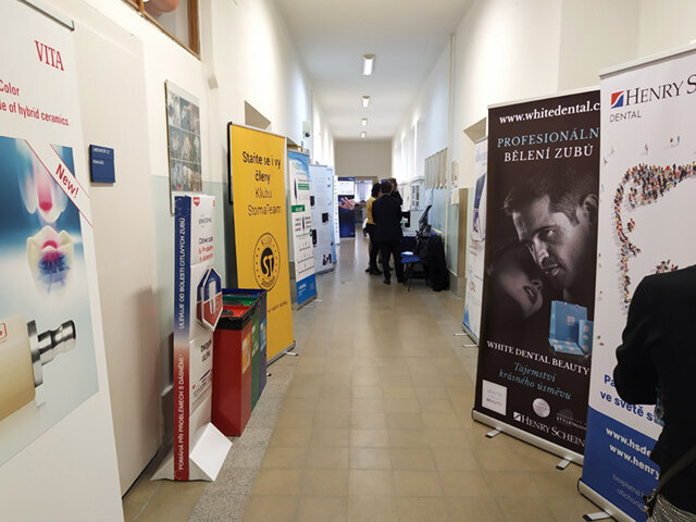 Sponzoři z řad dentálních firem