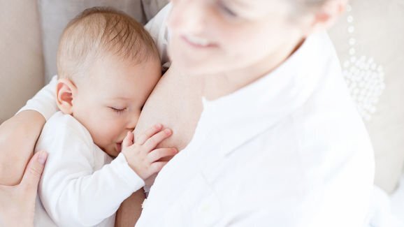 Дългото кърмене може да увеличи риска от кариес на временните зъби