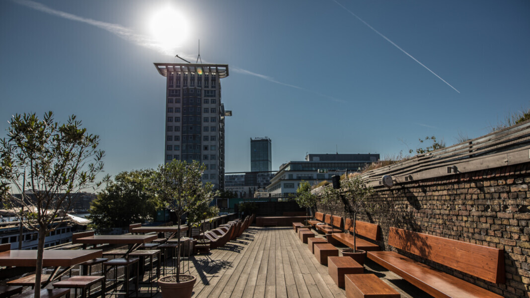Attendees will also have access to the Sonnendeck of the Escobar, where they will be able to enjoy delicious food and drinks.