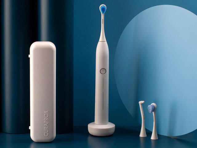 Odstraňování plaku je v průběhu ortodontické léčby klíčem, jak zabránit komplikacím. Skvělou pomůckou je sonický zubní kartáček Hydrosonic pro, který odstraňuje plak na zubech i dásních účinně, ale přesto šetrně.