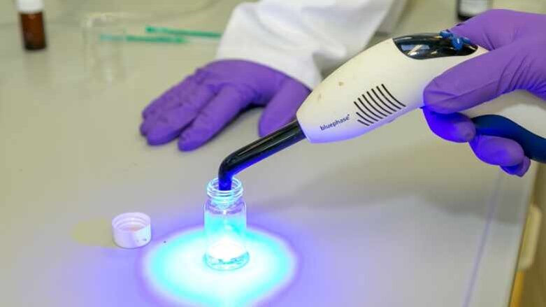 Es werde Licht: Photoinitiatoren für Zahnfüllungen und Co.