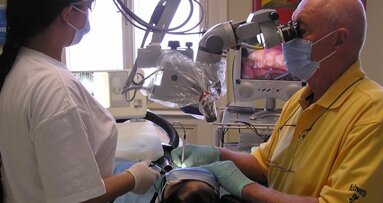 „Ich verwende das Mikroskop in der gesamten Zahnheilkunde!“