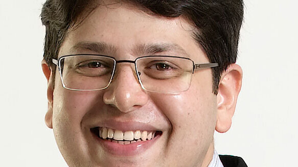 Dr. Tapan N. Koticha receives Richard J. Lazzara Fellowship in Advanced Implant Surgery