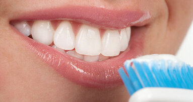 Une nouvelle méthode de massage quadruplerait la protection contre la carie dentaire