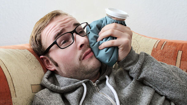 Männer zögern Zahnarztbesuch hinaus