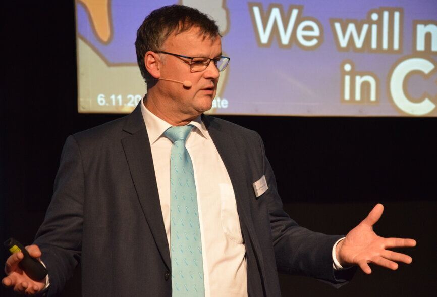 Prof. Dr. Norbert Krämer sprach über das Thema Kreidezähne, deren potentielle Ursachen und mögliche Behandlungsmethoden.  (© DTI)