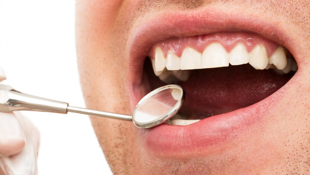 Światowy Dzień Zdrowych Dziąseł – periodontolodzy o higienie jamy ustnej Polaków