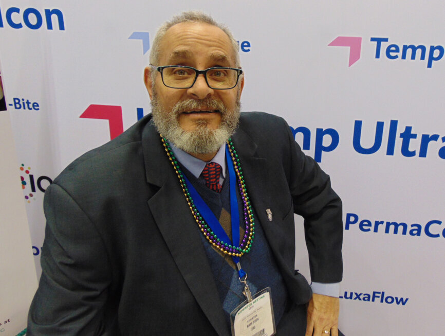 Mark Eisen of DMG gets into the spirit of this meeting’s theme with a set of colorful Mardi Gras beads. (Photo: Fred Michmershuizen/Dental Tribune America)
