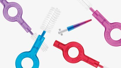 ¿POR QUÉ NO BASTA SIMPLEMENTE CON USAR UN CEPILLO DE DIENTES NORMAL?