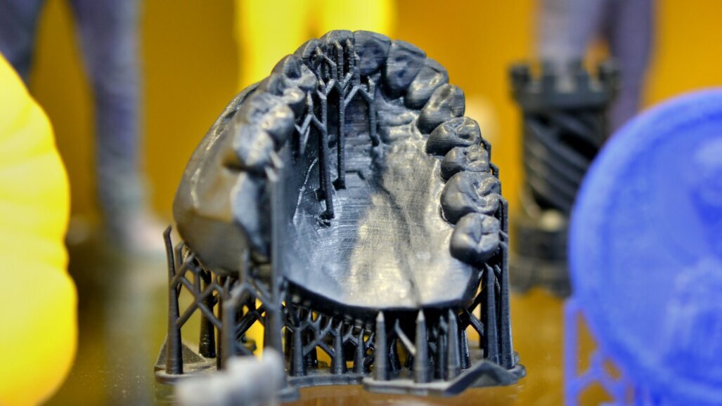 How 3D-printing technology and printing angle affect the accuracy of dental casts