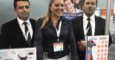 Presentan la técnica de termopolimerización por microondas