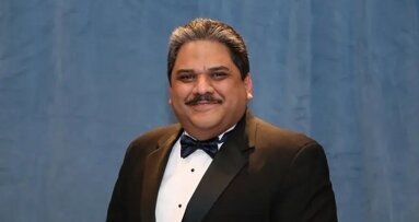 El Dr. Lauro Medrano-Saldaña hace Historia en la Odontología