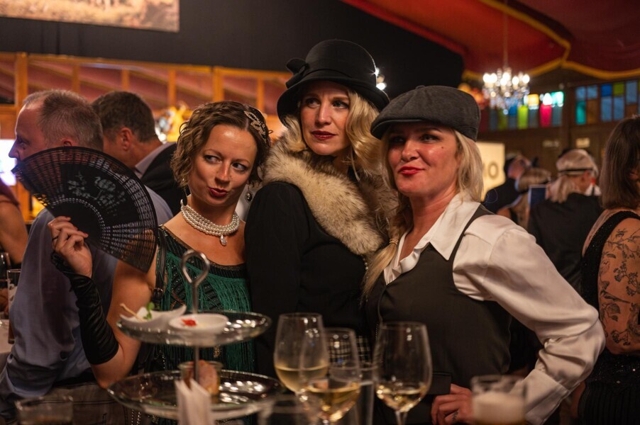 Many guests arrived in outfits typical of the era.