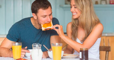 Le persone che fanno colazione hanno un alito migliore