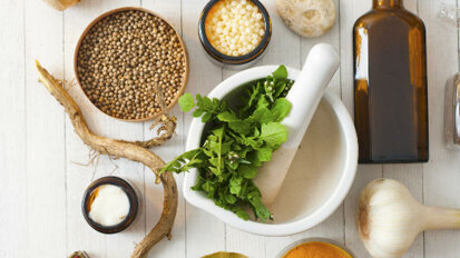 La fitoterapia se utilizzata in modo appropriato è Medicina, ma non un'alternativa ad antibiotici, chemioterapici e vaccini