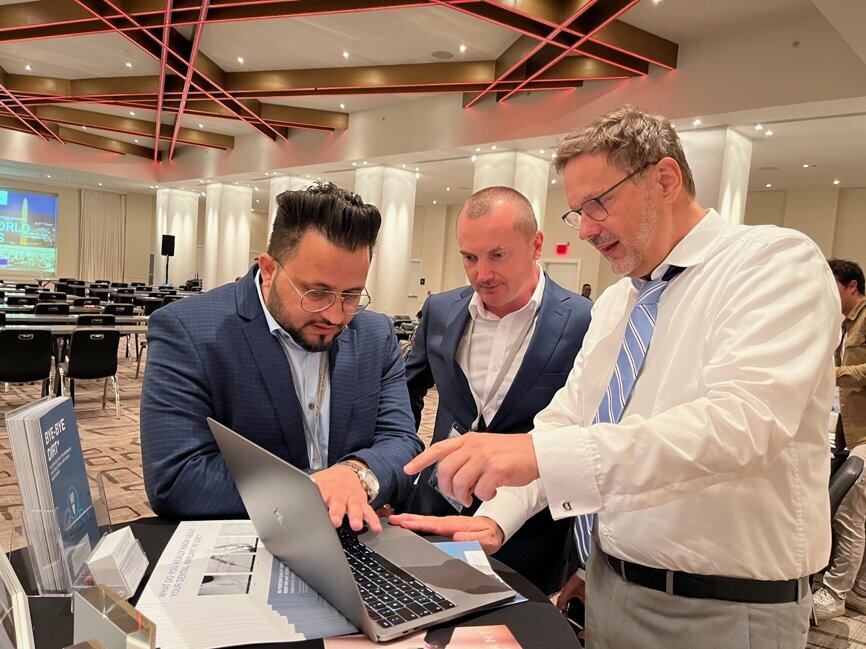 From left: Dr Saurabh Gupta, CleanImplant ambassador in India, and Dr Tudor Cocerhan, CleanImplant ambassador in Romania, asking Dr Dirk Duddeck questions after his presentation.