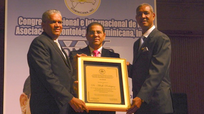 Instituciones y profesionales honran la labor del Dr. Adolfo Rodríguez